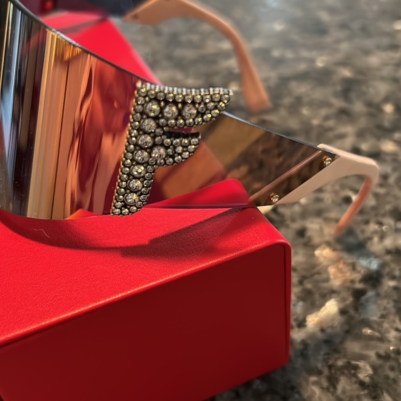 FENDI AVIATOR SUNGLASSES… PERFECT CONDITION…RHINESTONE FF SIDES - Picture 8 of 16